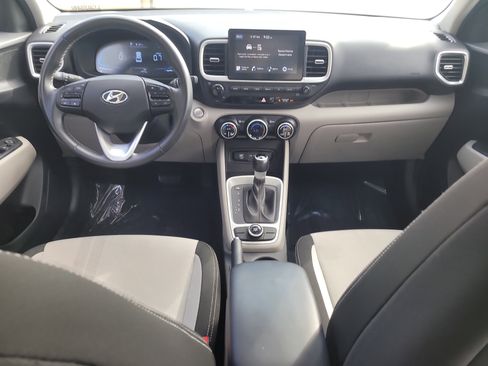 Used 2025 Hyundai Venue SEL image 15