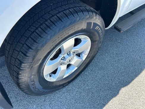 Used 2012 Nissan Frontier SV AWD/4WD image 18