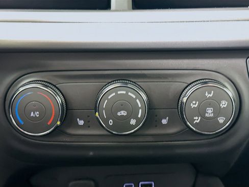 Used 2024 Chevrolet Trax LS w/ LS Convenience Package image 23