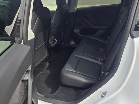 Used 2025 Tesla Model Y Long Range RWD image 10