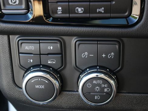Used 2025 GMC Yukon XL Denali AWD/4WD image 31