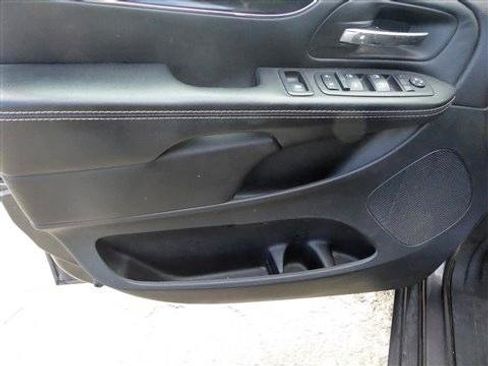 Used 2018 Dodge Grand Caravan SE image 9