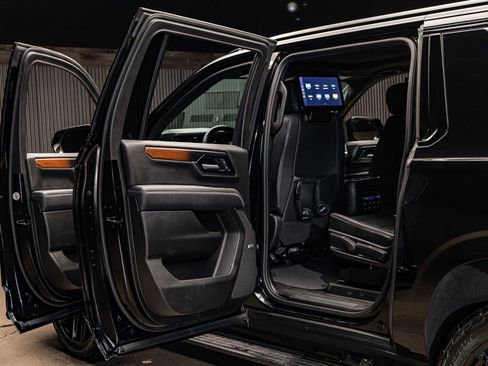 Used 2025 GMC Yukon XL Denali w/ Denali Reserve Package image 28