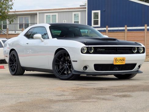 Used 2018 Dodge Challenger T/A image 2