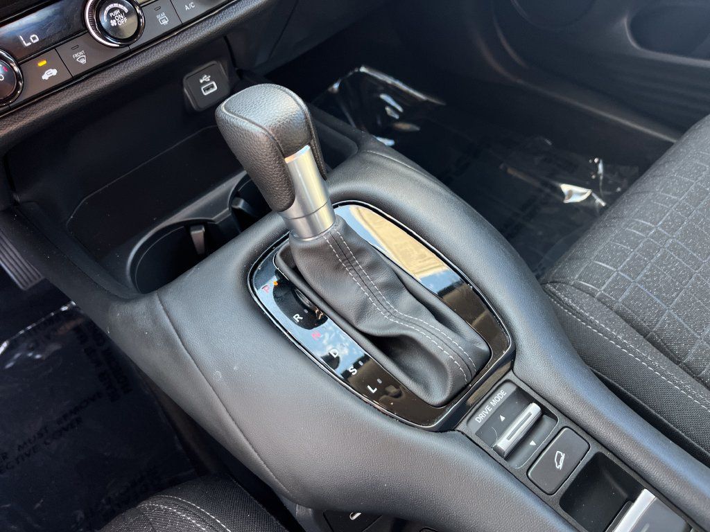 Certified 2024 Honda HR-V LX image 34
