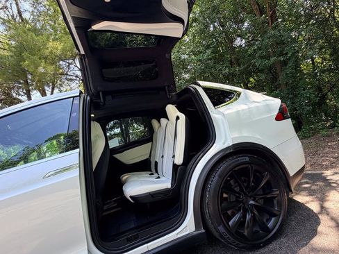 Used 2019 Tesla Model X 75D AWD/4WD image 31