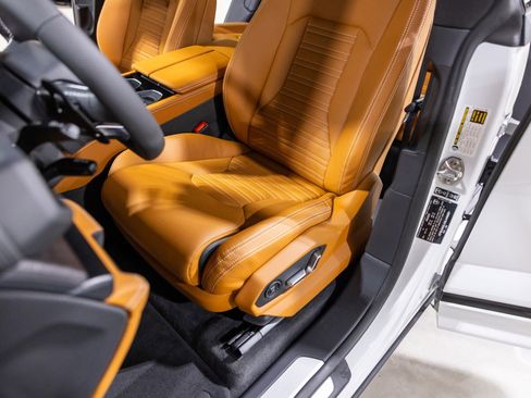 Used 2025 Lamborghini Urus SE image 39