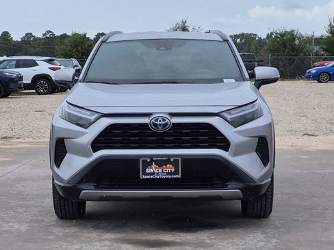 Used 2022 Toyota RAV4 SE AWD/4WD image 9