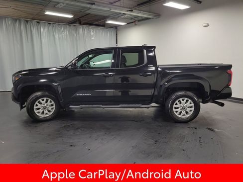 Used 2025 Toyota Tacoma SR5 AWD/4WD image 5