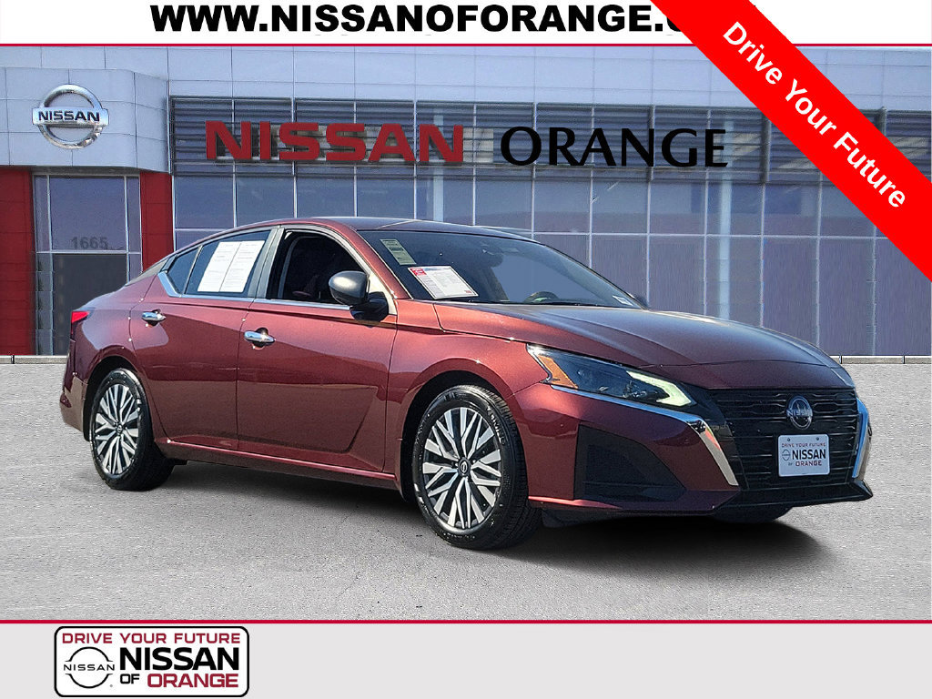 Used 2024 Nissan Altima 2.5 SV FWD image 1