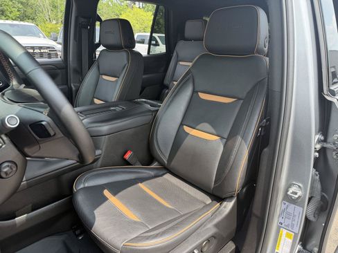Used 2024 GMC Yukon AT4 w/ Technology Package AWD/4WD image 16