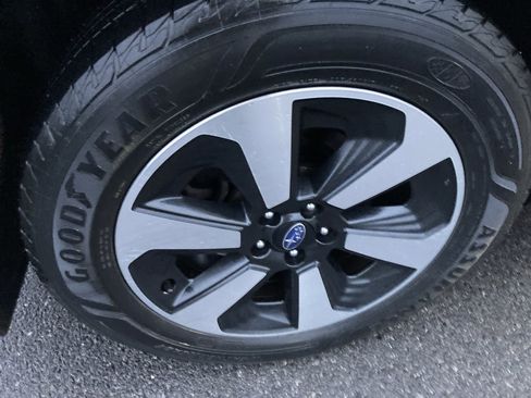 Used 2017 Subaru Forester 2.5i Limited image 9