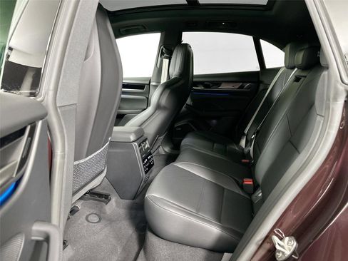 Certified 2025 Porsche Macan Electric RWD image 27