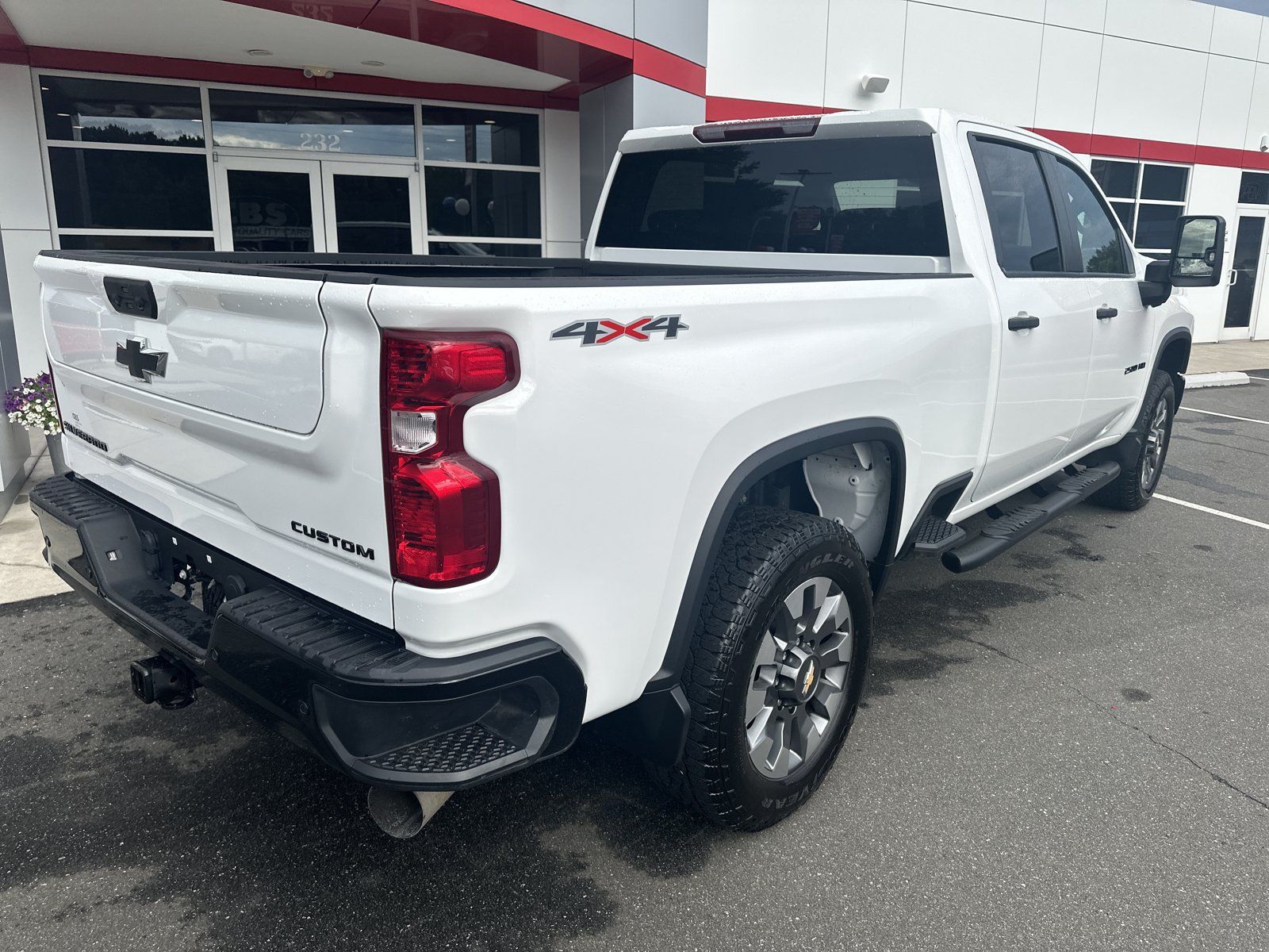 Used 2024 Chevrolet Silverado 2500 Custom w/ Custom Value Package AWD/4WD image 8