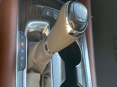 Used 2018 Chevrolet Malibu Premier w/ Premier Sun and Wheel Package image 5