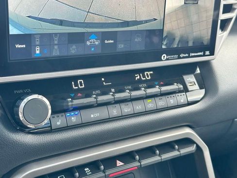 Used 2024 Toyota Tundra Limited AWD/4WD image 21