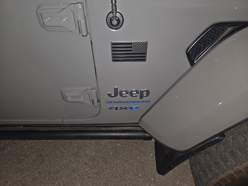 Used 2023 Jeep Wrangler Unlimited Sahara image 12