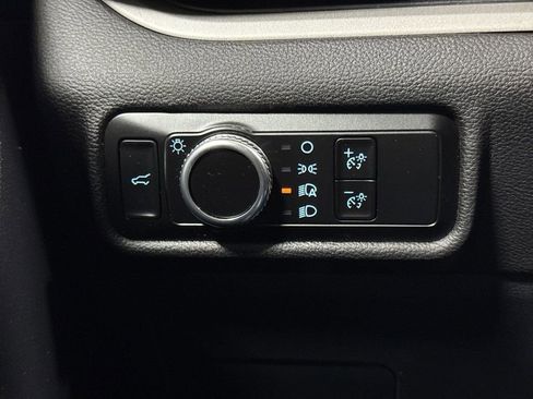 Used 2023 Ford Explorer XLT AWD/4WD image 18