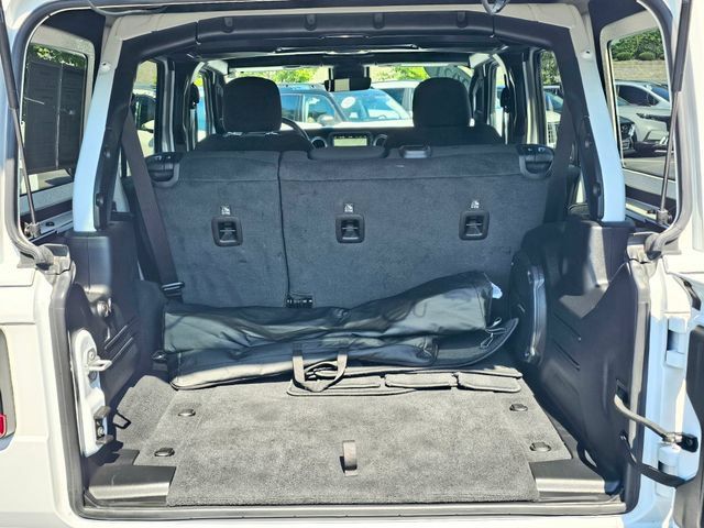 Used 2021 Jeep Wrangler Unlimited Sahara AWD/4WD image 11