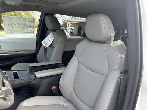 New 2025 Toyota Sienna XLE image 14