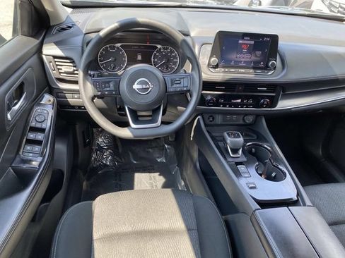 Used 2024 Nissan Rogue SV FWD image 9