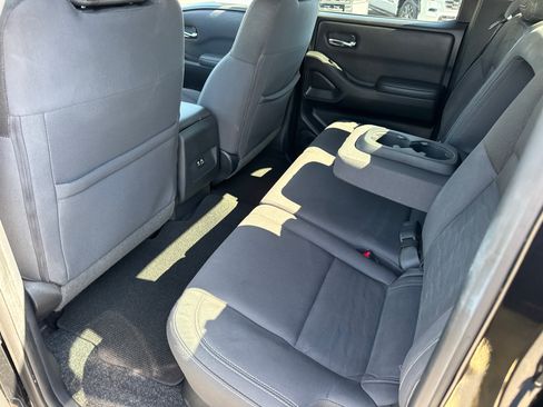 Used 2022 Nissan Frontier SV AWD/4WD image 19