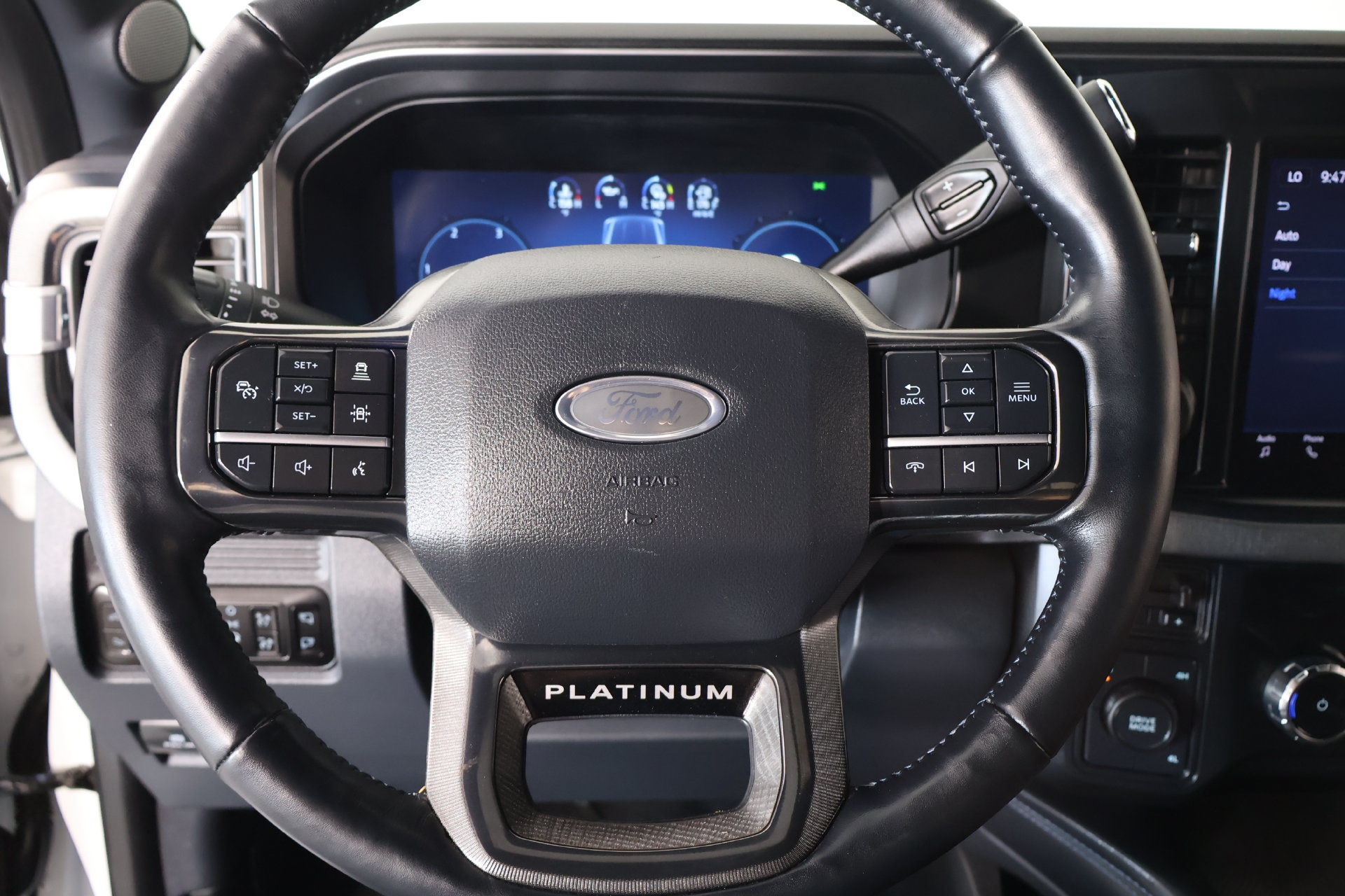 Used 2025 Ford F350 Platinum AWD/4WD image 3