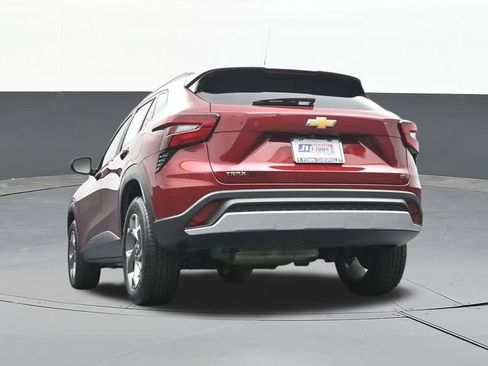 Used 2024 Chevrolet Trax LT w/ LT Convenience Package FWD image 43