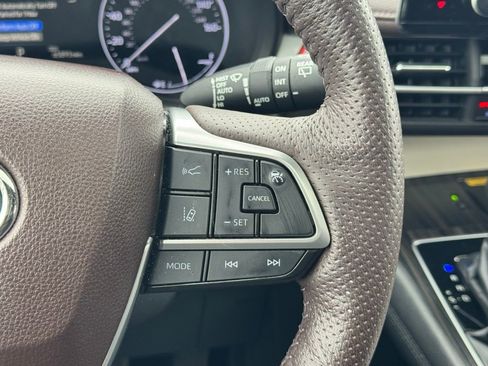 Certified 2021 Toyota Sienna Platinum image 34