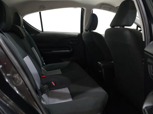 Used 2019 Toyota Prius C L image 35