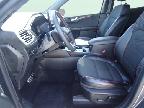 Used 2023 Ford Escape ST-Line w/ Tech Pack #1 AWD/4WD image 22