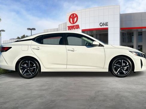 Used 2024 Nissan Sentra SV image 3