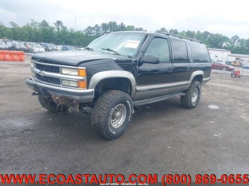 Used 1999 Chevrolet Suburban 2500 w/ Preferred Equipment Group 3 image 2