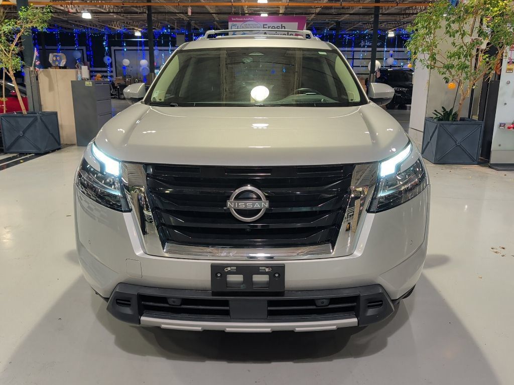 Used 2023 Nissan Pathfinder Platinum AWD/4WD image 9