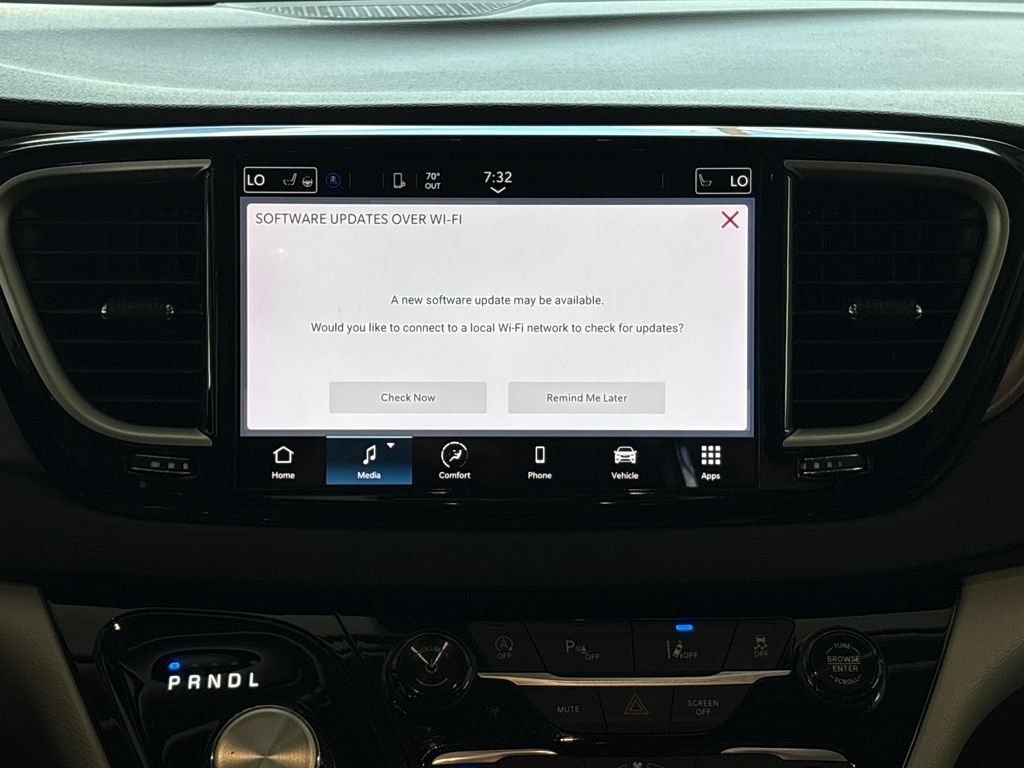 Used 2024 Chrysler Pacifica Touring-L FWD image 27