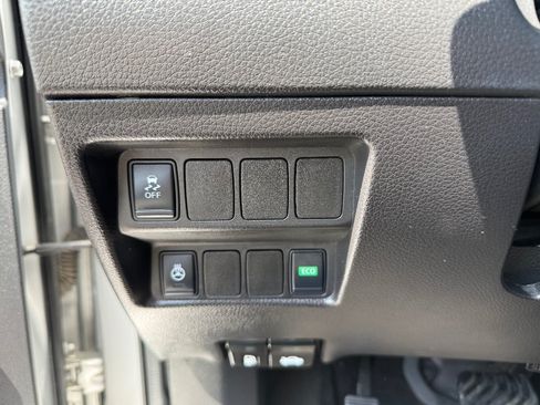 Used 2017 Nissan Rogue Sport SL FWD image 21