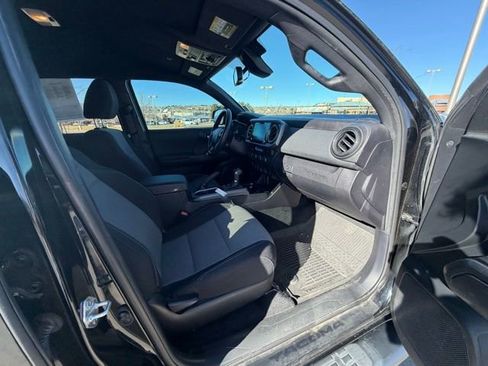 Used 2021 Toyota Tacoma TRD Off-Road image 38