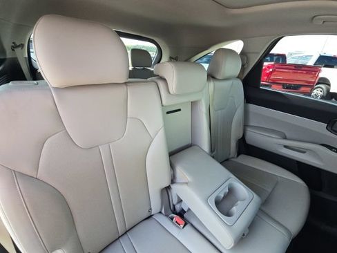 Used 2024 Kia Sorento S w/ Panoramic Sunroof Package FWD image 15