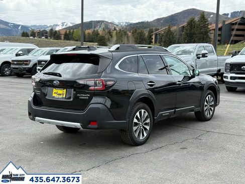 Used 2023 Subaru Outback Touring AWD/4WD image 5