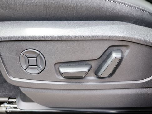 Used 2025 Audi Q5 Premium Plus w/ Premium Plus image 17