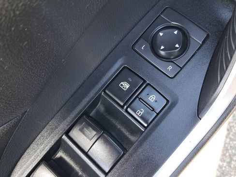 Used 2021 Toyota RAV4 LE AWD/4WD image 12