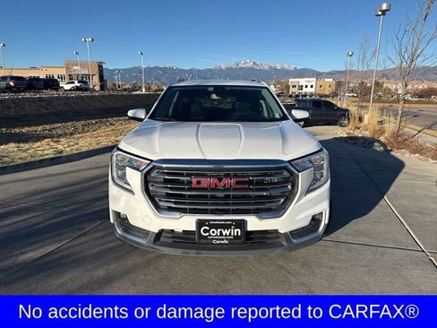 Used 2024 GMC Terrain SLT image 2