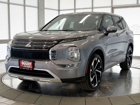 Used 2023 Mitsubishi Outlander SE image 4