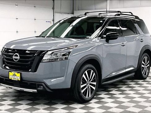 Used 2024 Nissan Pathfinder Platinum w/ Lighting Package (N93) AWD/4WD image 12