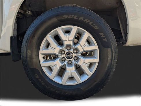 Used 2023 Nissan Frontier SV image 10