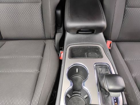 Used 2021 Jeep Grand Cherokee Laredo RWD image 48