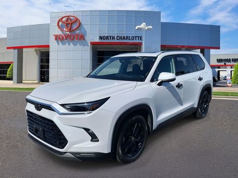 Used 2025 Toyota Grand Highlander AWD image 6