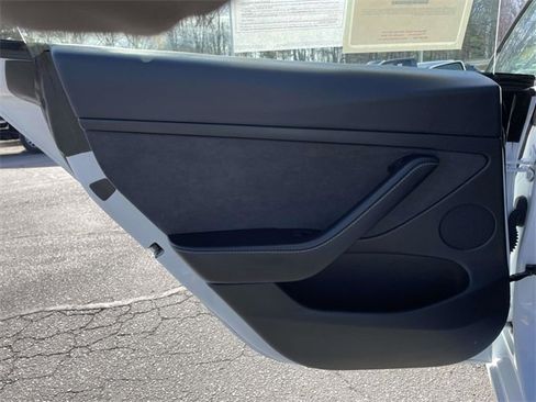 Used 2023 Tesla Model 3 Standard Range image 15