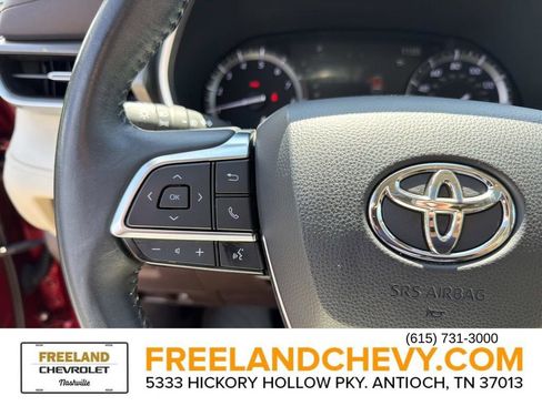 Used 2020 Toyota Highlander XLE FWD image 30