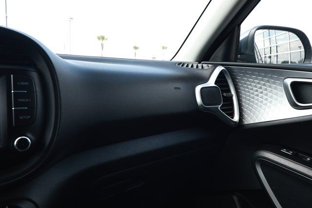 Used 2023 Kia Soul LX FWD image 23